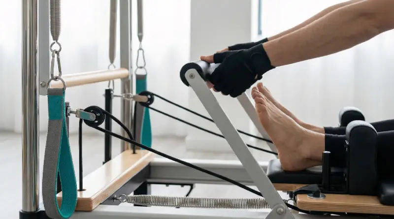 Detalhe de exercício de Pilates